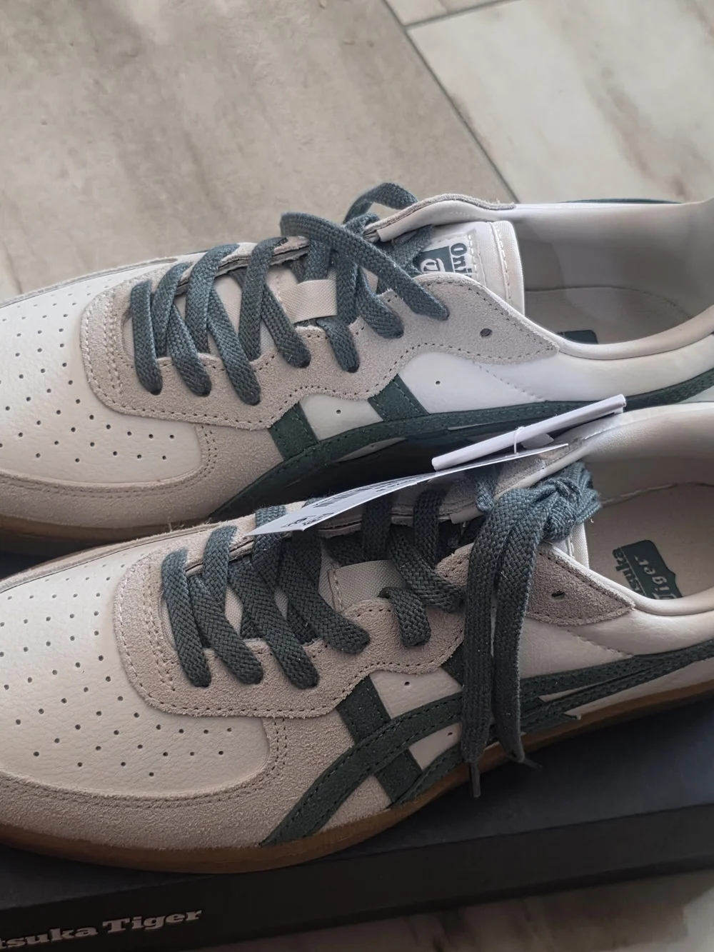 Onitsuka Tiger by Asics Men’s Cream & Green Low-Top Sneakers US Size 9.5 - Picture 2 of 11